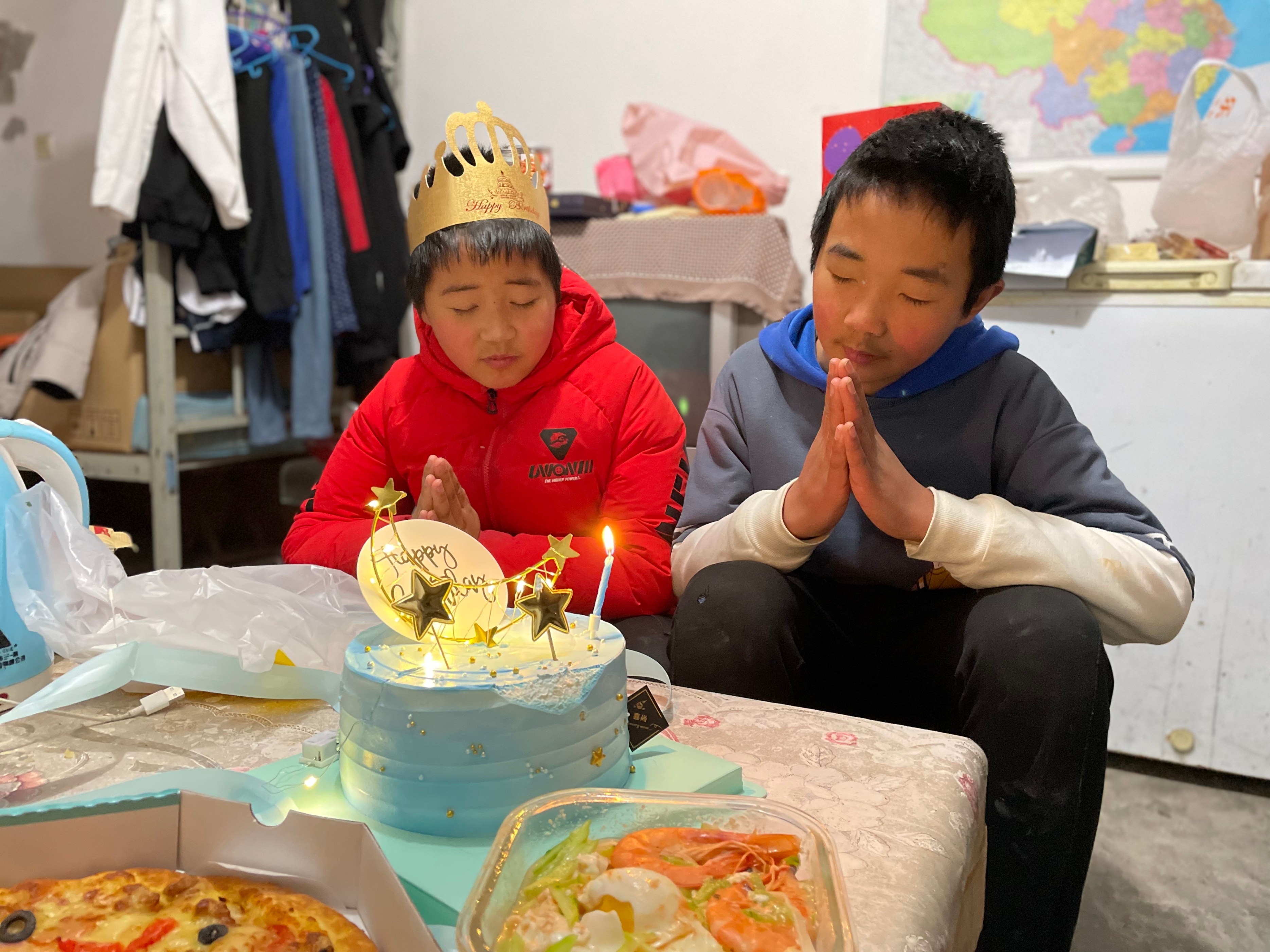 青影“三原色”绘就校园防疫图：组织“防护白”“先锋红”“守护蓝”战队筑牢抗疫防线