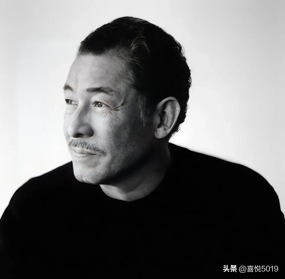 日本设计师三宅一生服装(山宅一生是一位备受推崇的日本时装设计师)