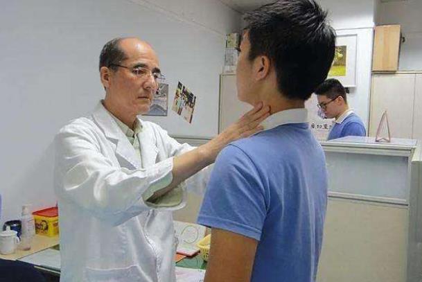 高考体检要“脱光”检查？高三党瑟瑟发抖，医生笑着给出解释