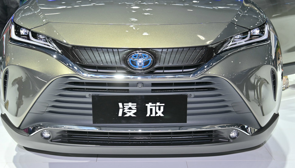 2022款新车标配LED大灯，一对价格揭秘