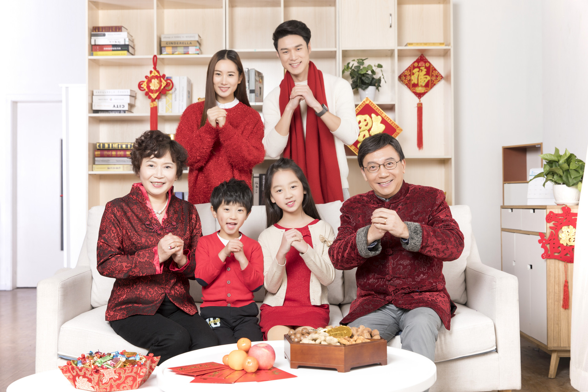 过年不只是给孩子买新衣服，感受过年的仪式感，这件礼物不能少