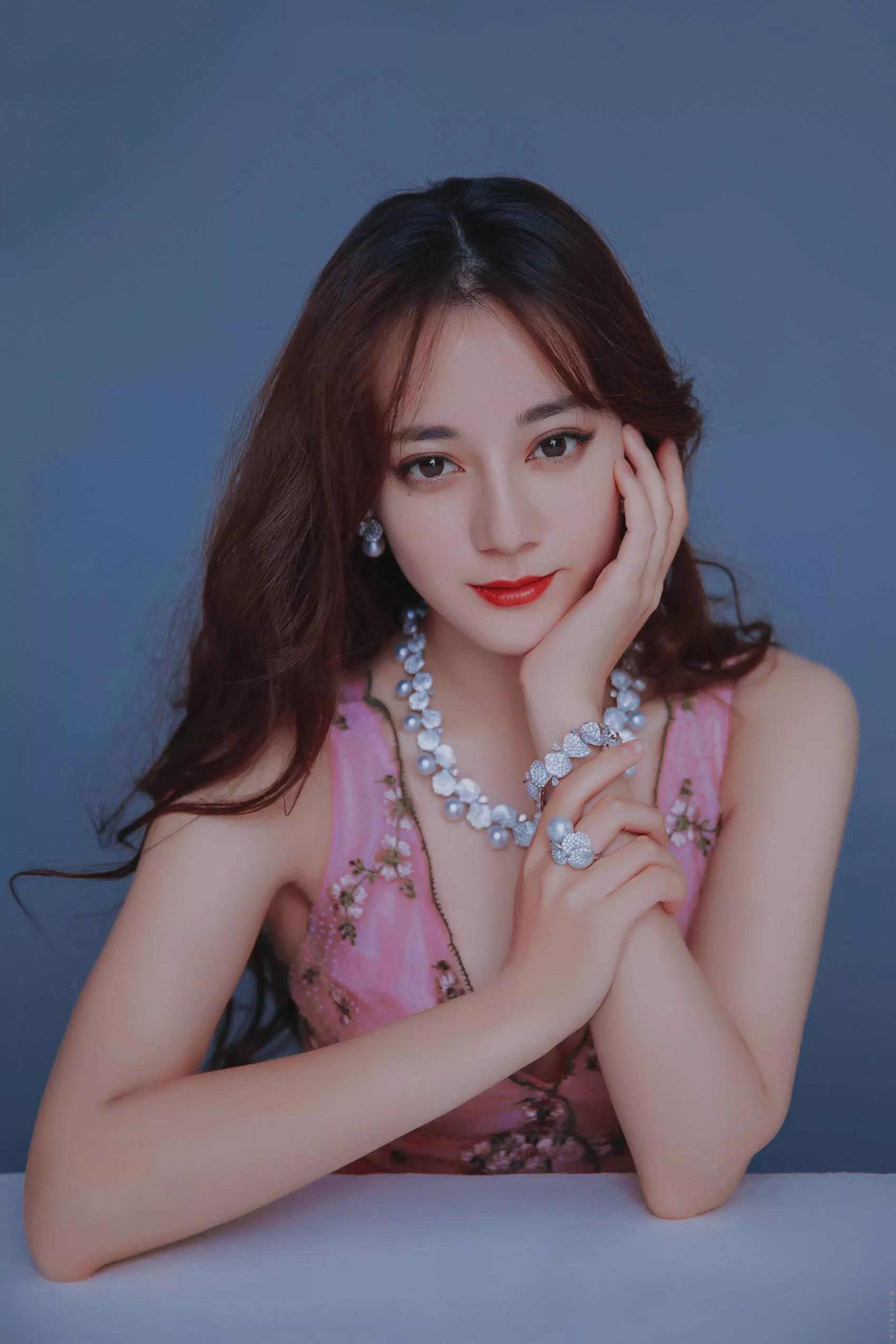 女星媲美，谁能更胜一筹