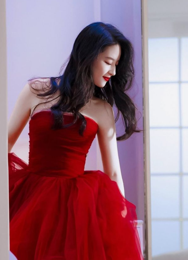 刘亦菲 公主裙的小姐姐，真的很美