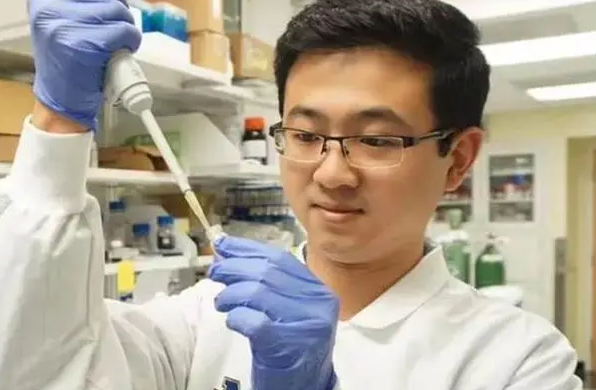 清华48岁副教授因长期高强度工作而离世，其履历曝光，令人惋惜