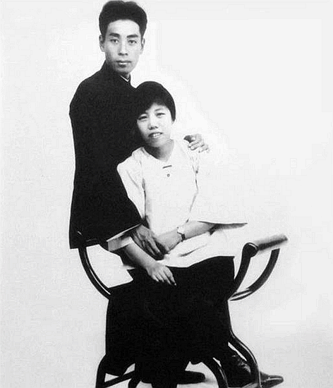 周总理坚持让弟弟提前退休，多年后侄女坦露：也为给奶奶有个交代