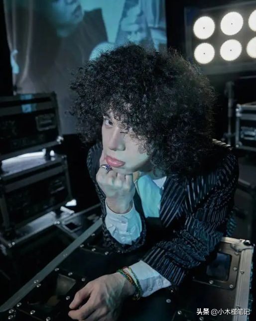 《哥哥2》路透照曝光，吴卓羲温兆伦热聊，林峯坐后面表情淡定