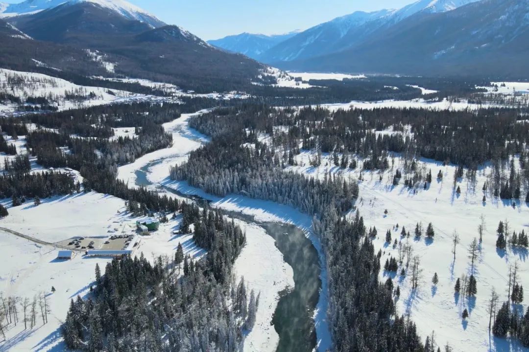 自驾新疆，经S21沙漠高速去禾木看雪，5天花费需要多少？怎么玩？