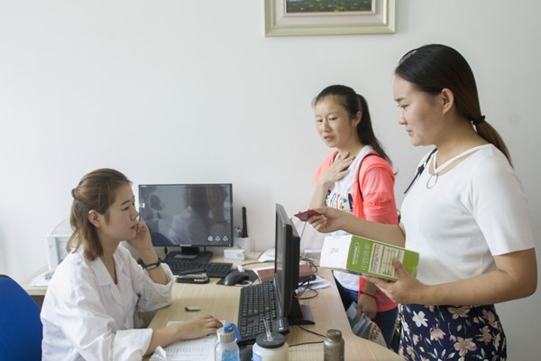 几种损伤乳房健康的行为，建议女性少做，自查胸部健康的方法教你
