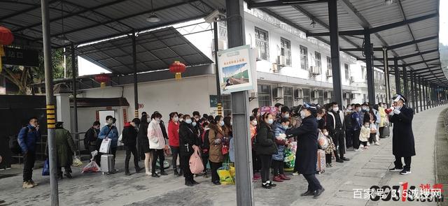 春运中的盐津站：两小时把“无名”旅客安全送到家