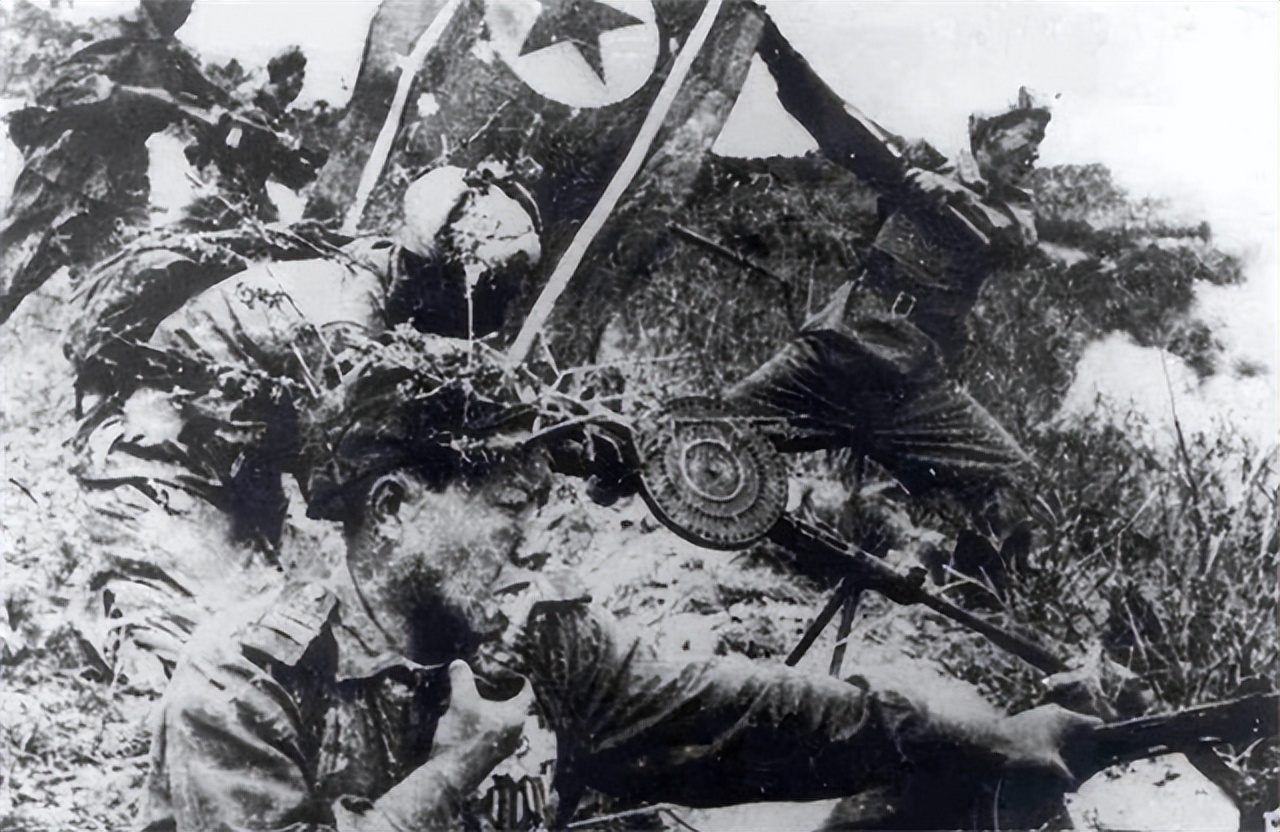 打完铁原阻击战,军长傅崇碧受重伤,醒来后第一句话:我要兵