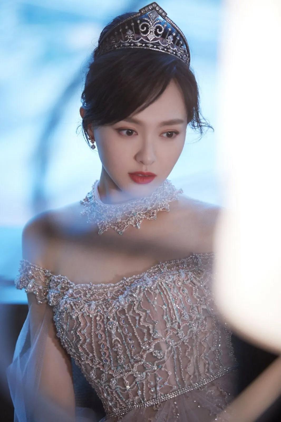 唐嫣黑白长裙宛如公主