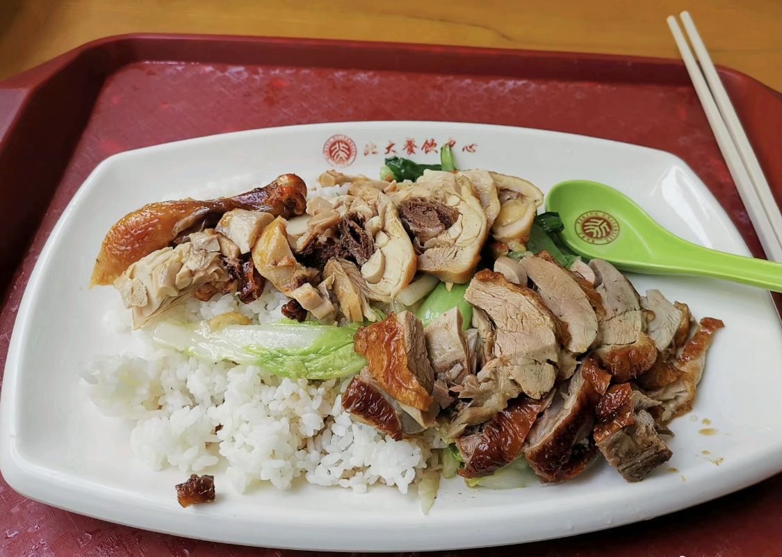 6个国家的大学食堂盘点，美国热量高，韩国小菜多，再看看中国的