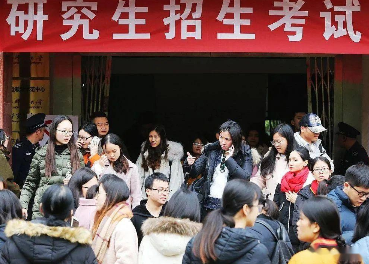 只要你选对好考的院校，就容易拿到研究生学历，考研大学生要有数