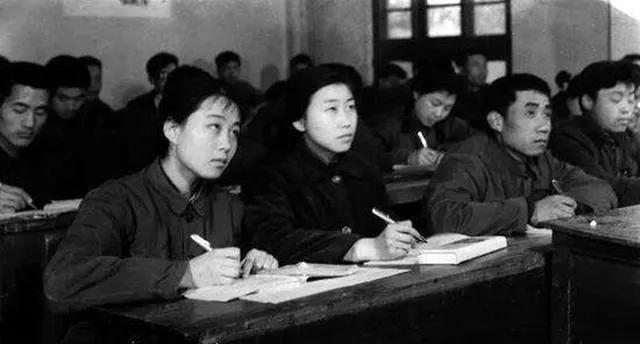 高考首位女状元：语文差1分满分，作文登人民日报，现发展如何？