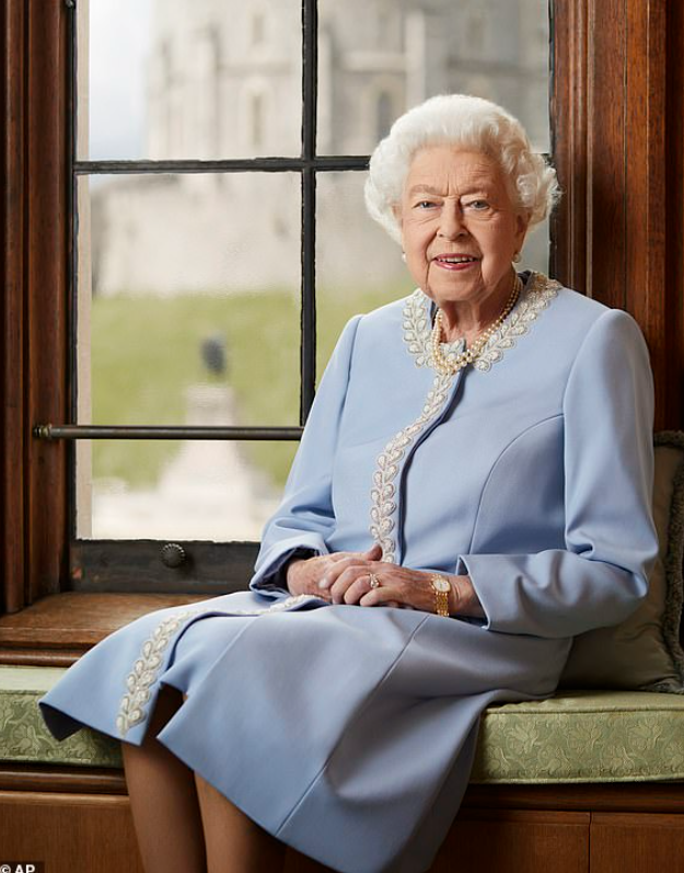 女王登基70年慶典全英嗨翻！皇室成員齊聚，路易小王子實力搶鏡