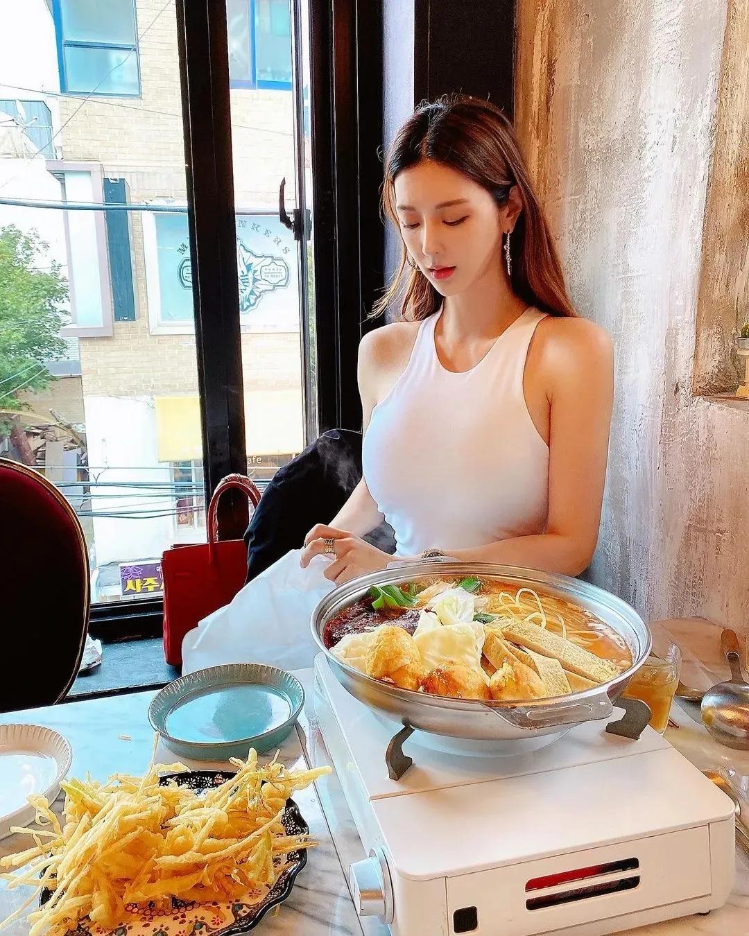 前卫 时尚 潮流 漂亮小姐姐的出行图片