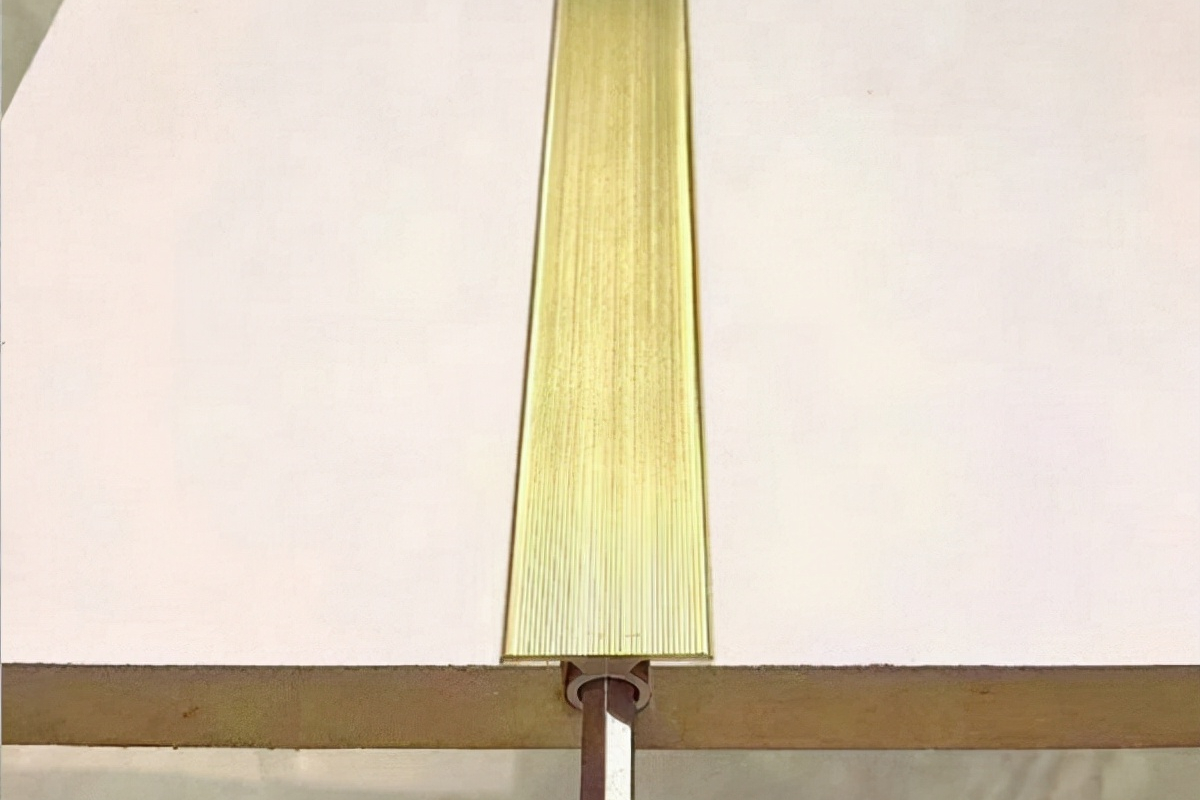 衣柜拉直器是什么?