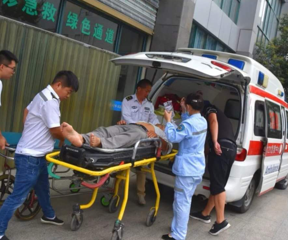两个脑梗,一人吃安宫牛黄丸一人拨打120,有何不同,看完明白