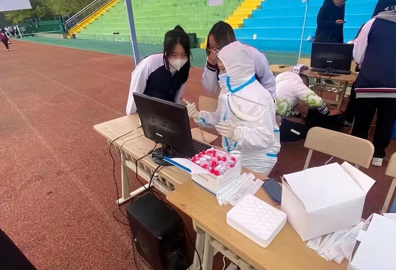 北京有多名大学生感染，一学校调整为中风险区，家长感到心情复杂