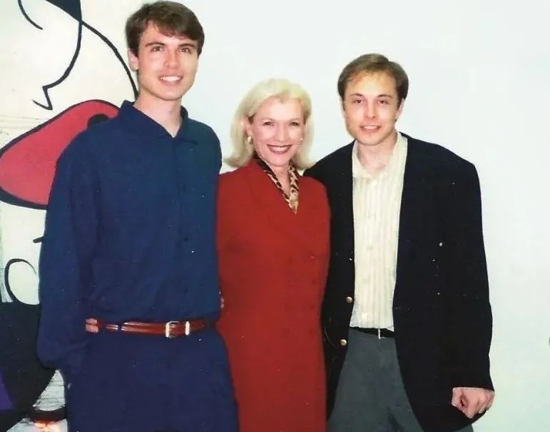 马斯克冷白皮大肚腩辣眼睛！嘲比尔盖茨身材不好的他，原来是垫底