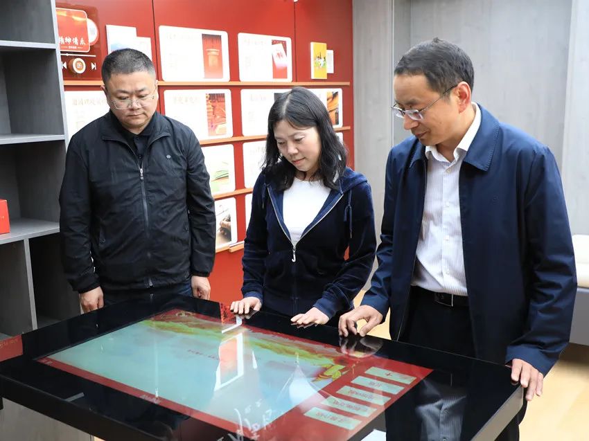 【代表委员】师宗县人大常委会法院专题调研审判公开