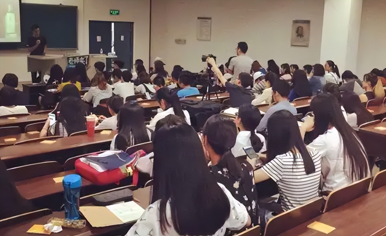 本科生已经不值钱了？看了这份真实数据，打脸“读书无用论”者