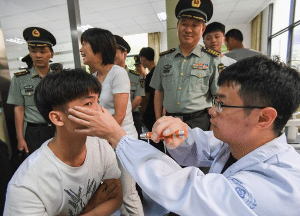 大学生参军入伍两年，退役后能领多少经济补助，学生应心中有数