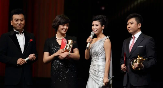 一代央视名嘴巅峰期隐退，7年后，她怎么样了？