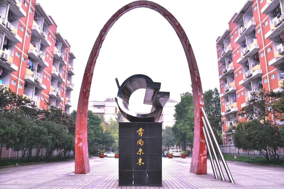 重庆超“有颜”大学！坐拥研究中心“全国唯一”，拥有价值超20万的神仙月季！