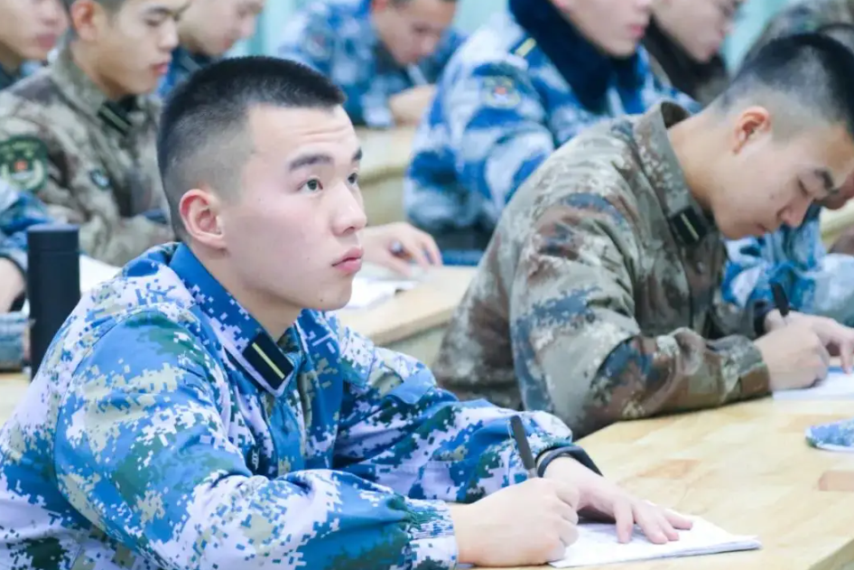 军校对学生要求虽严格,但却可以让学生养成良好习惯