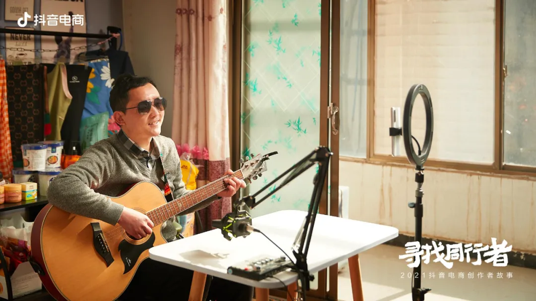 从其貌不扬的自卑男孩到闪闪发光的男神周深，你到底经历了什么