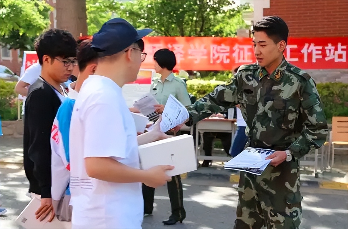 2022大学生入伍政策，5类人失去当兵资格，条件再好也不行