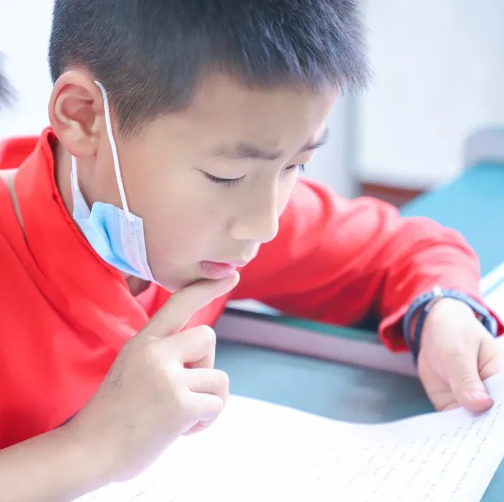 黄甲小学开展“人人参与科技节，我的科技节我做主”科技节活动