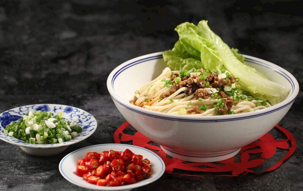 面馆门面装修图片欣赏：打造诱人食欲的视觉盛宴