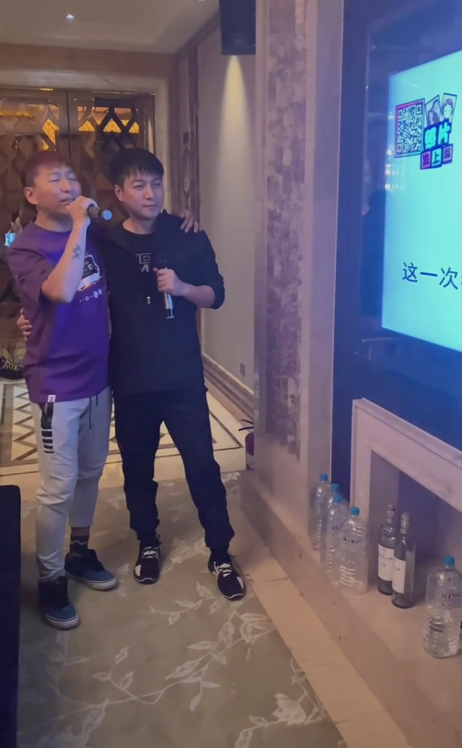 陈羽凡现身KTV唱歌，身材暴瘦认不出，手舞足蹈精神亢奋引猜测