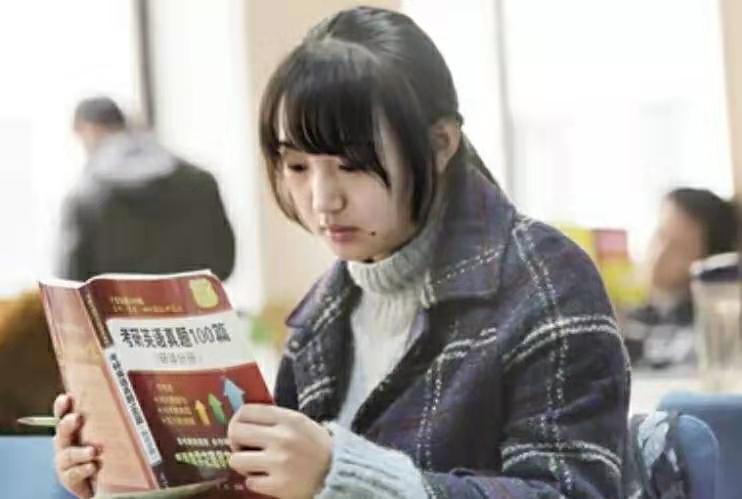 2022年考研成绩放榜，有考生达425分，网友：这才是“学神”