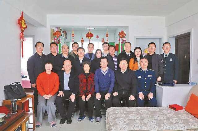 英雄团长祁发宝近况：头颅模型有明显缺损，额角伤疤明显令人痛惜