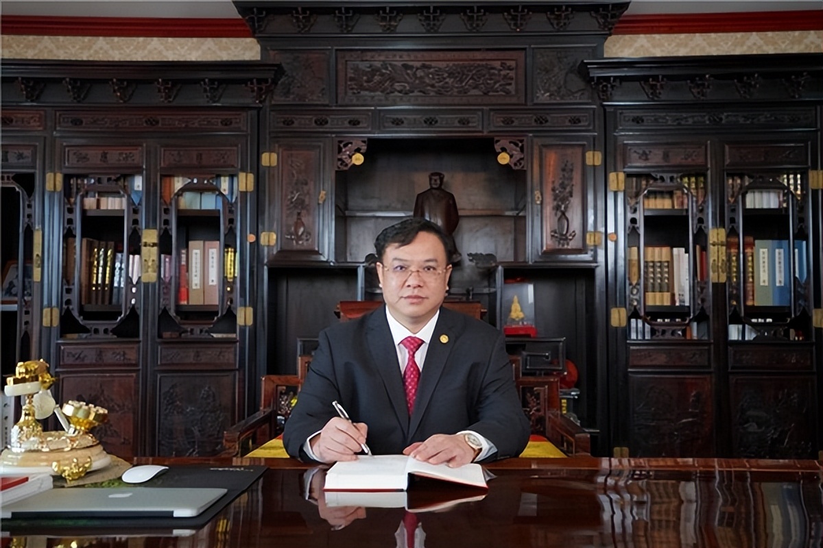 2022年，圈钱196亿！专坑中国人钱包的“亿万富翁”，连夜跑路了