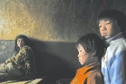 1991年，四川19岁少女被拐卖到山村充当生育工具，同牲畜吃住15年