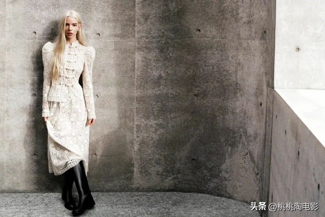 安雅·泰勒-乔伊澳版《VOGUE》封面大片，气质特别的精灵公主