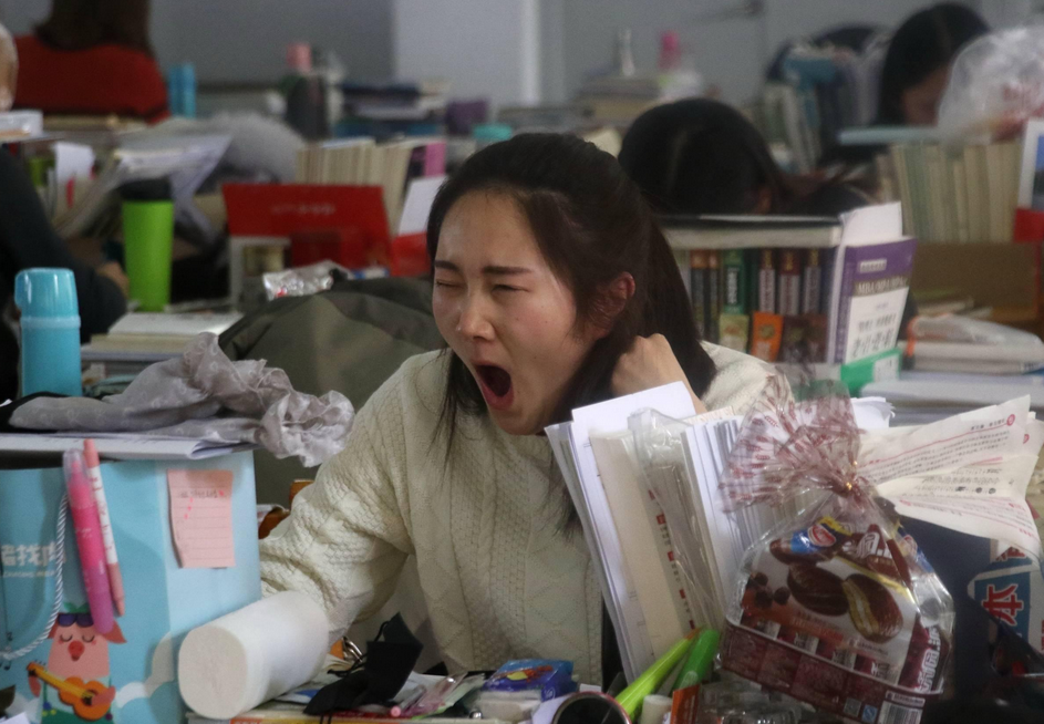 多地高校发布通知，考研党迎来新挑战，“学费”成压在心头的大石