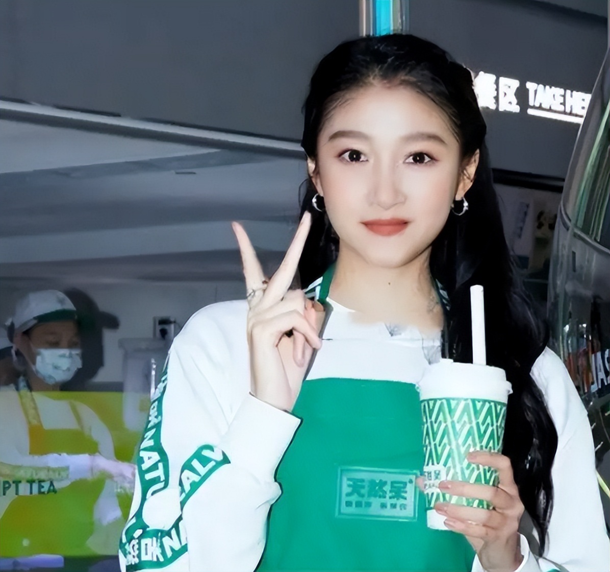 4元成本卖上千，火锅店人均500元，他们坑起粉丝来一点儿都不手软