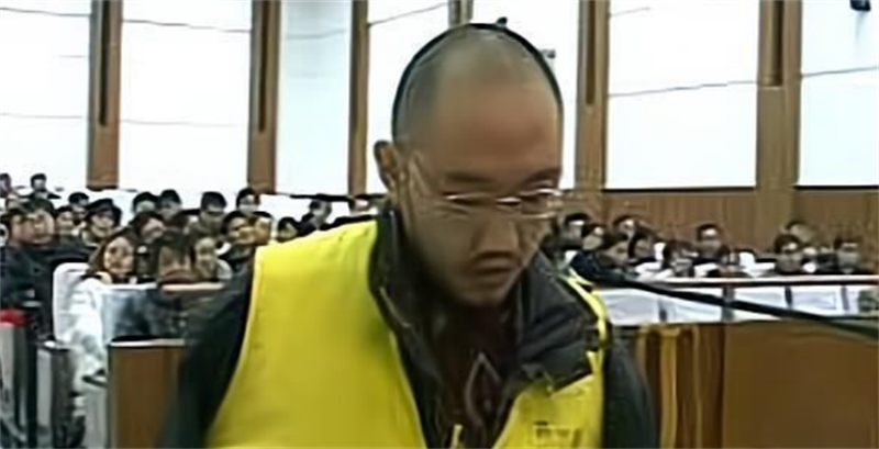 2003年，医生为娶情人进门，给妻子下毒2年，看着妻子慢慢死去