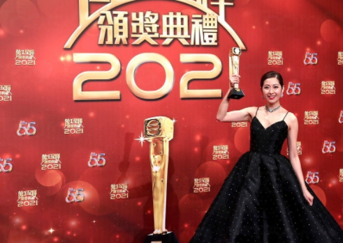 万千星辉颁奖典礼红地毯陈自瑶(TVB万千星辉颁奖礼由青春少女到自信靓妈)