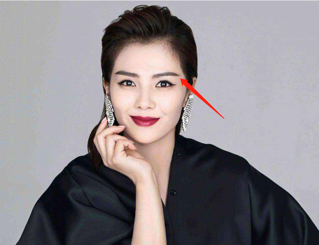 同样都是高颧骨颧骨不一样高