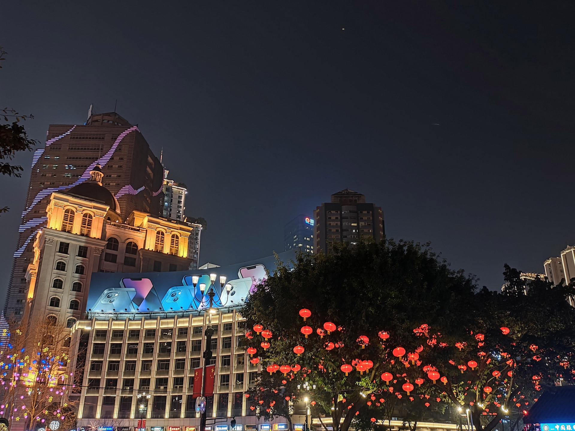 山城夜色十八梯，OPPO Reno7手机为您记录时光之美