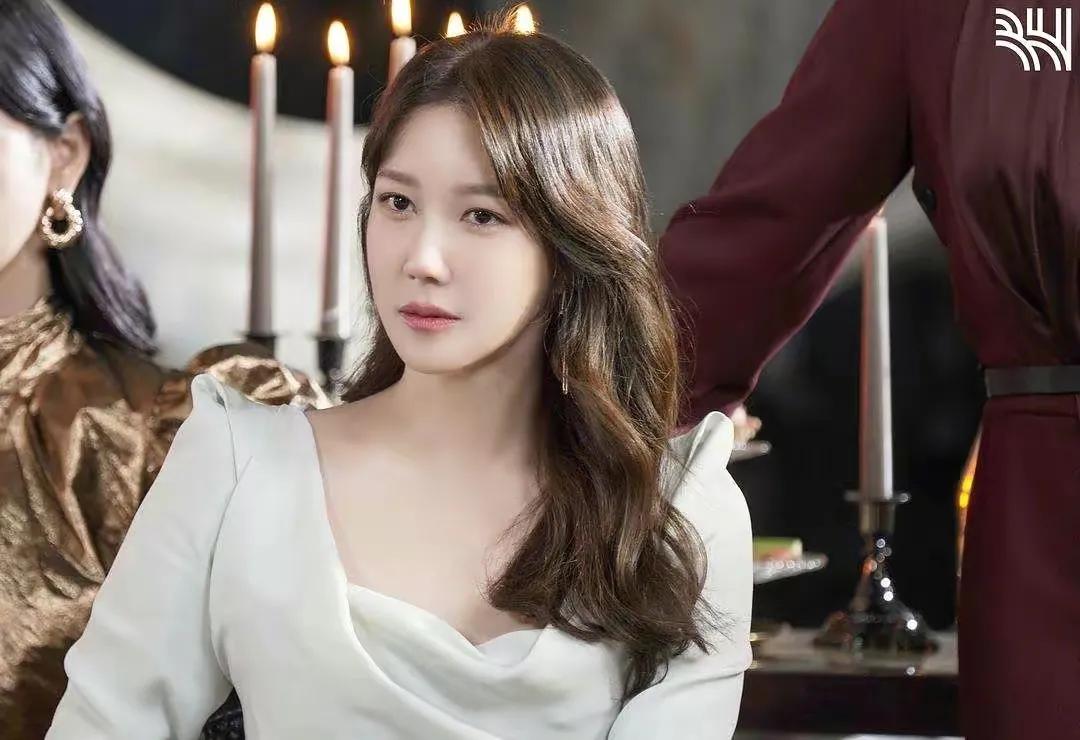 李智雅隐婚14年离婚,和父母7年没联系?前男友莫名当小三