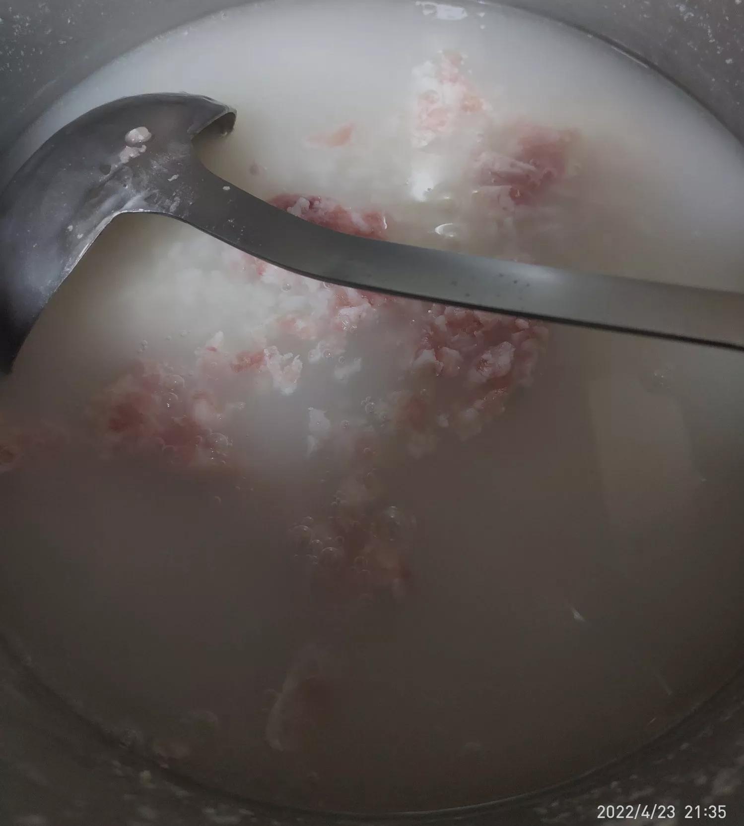 高三学生今天为何吃剩菜呢？想喝槐花版的瘦肉粥了！又喝美了吗？