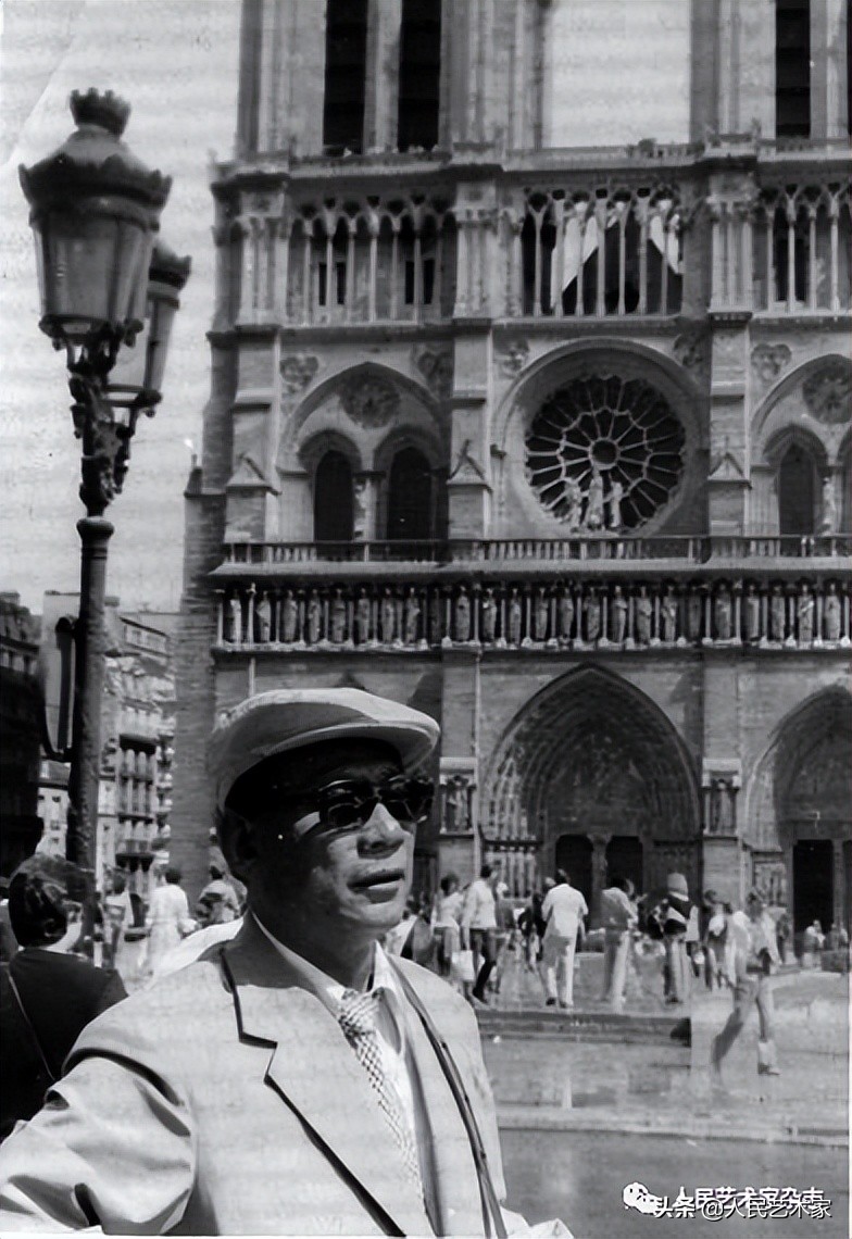 他的家被日寇冲毁，迫于生计当了电车售票员，热爱艺术却被嘲笑“穿号坎”，后因“双枪李向阳”蜚声中国