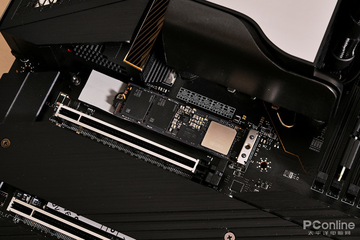 微星MEG Z690 ACE主板评测：规格全面升级的黑金战神